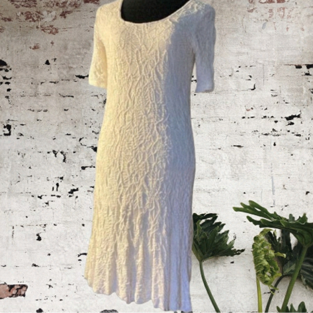 𝅺SNO Skins  NWT. White stretch textured dress. Size medium